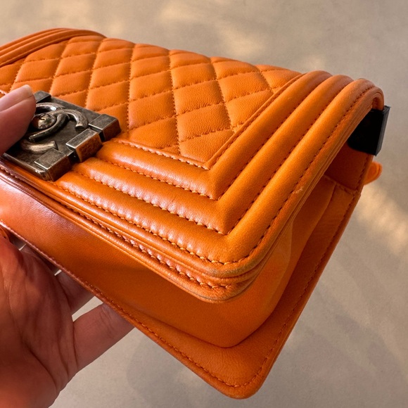 Chanel Boy Flap Bag Quilted Lambskin Old in orange - Picture 8 of 15